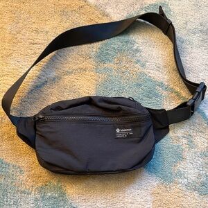 Lululemon Clean Lines Belt Bag